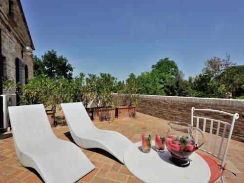 Villa in Montemaggiore with Private Pool, Montemaggiore al Metauro