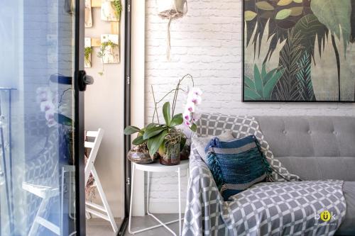 One-Bedroom Apartment image 8