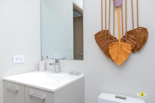 One-Bedroom Apartment image 4