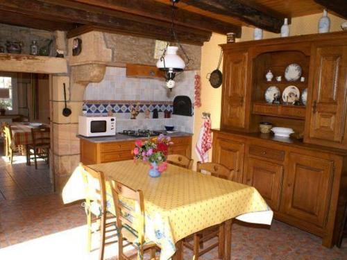 Charmant gîte restauré dans un village forestier - FR-1-583-417 (Charmant gite restaure dans un village forestier - FR-1-583-417) in Colombotte