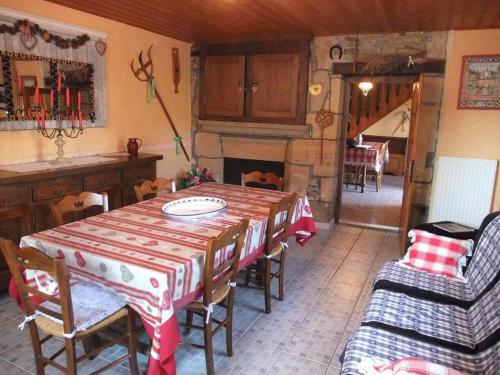 Charmant gîte restauré dans un village forestier - FR-1-583-417 (Charmant gite restaure dans un village forestier - FR-1-583-417) in Colombotte