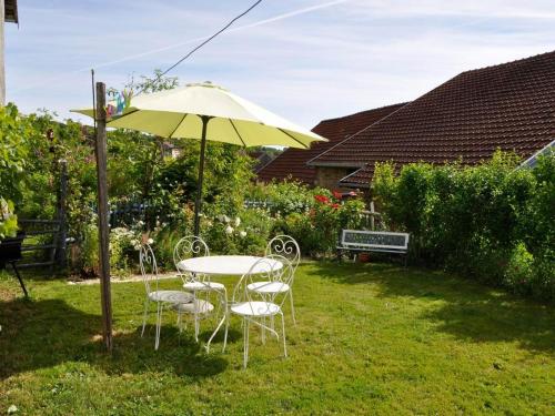 Gîte Les Glycines - Calme avec wifi et animaux admis - FR-1-583-402 (Gite Les Glycines - Calme avec wifi et animaux admis - FR-1-583-402) in Scey-sur-Saone-et-Saint-Albin