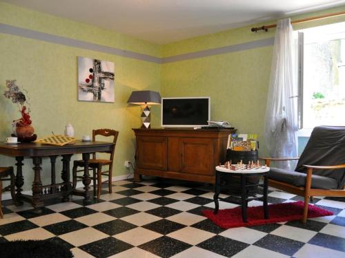 Gîte Les Glycines - Calme avec wifi et animaux admis - FR-1-583-402 (Gite Les Glycines - Calme avec wifi et animaux admis - FR-1-583-402) in Scey-sur-Saone-et-Saint-Albin