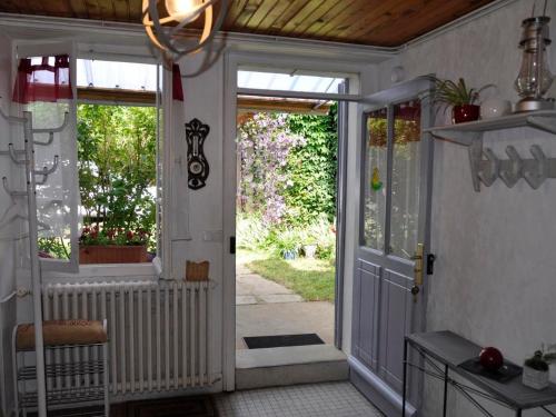 Gîte Les Glycines - Calme avec wifi et animaux admis - FR-1-583-402 (Gite Les Glycines - Calme avec wifi et animaux admis - FR-1-583-402) in Scey-sur-Saone-et-Saint-Albin