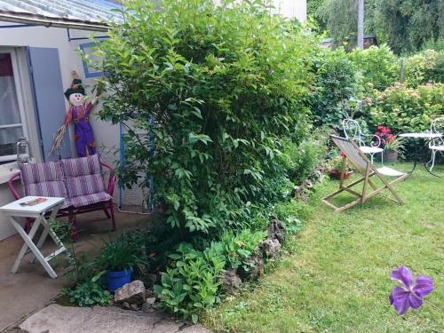 Gîte Les Glycines - Calme avec wifi et animaux admis - FR-1-583-402 (Gite Les Glycines - Calme avec wifi et animaux admis - FR-1-583-402) in Scey-sur-Saone-et-Saint-Albin