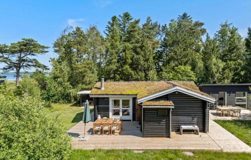  Lovely Home In Højslev With Kitchen in Lundø