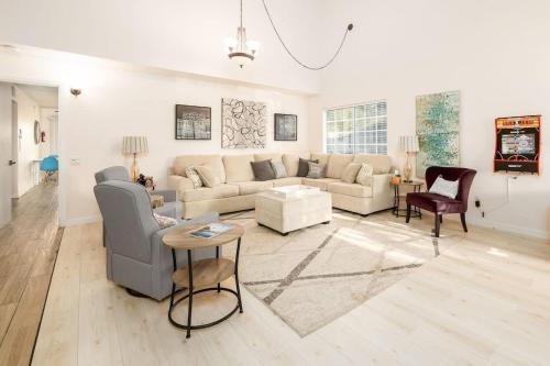 5 Bedroom Home With Firepit in Poway