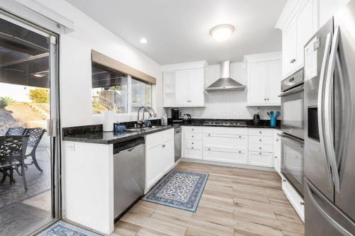 5 Bedroom Home With Firepit in Poway