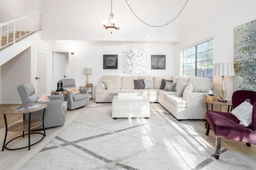 5 Bedroom Home With Firepit in Poway