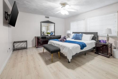 5 Bedroom Home With Firepit in Poway