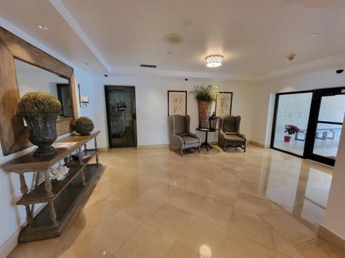 Outstanding 2bd-2ba in Key Biscayne in Key Biscayne (FL)
