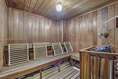 Outstanding 2bd-2ba in Key Biscayne in Key Biscayne (FL)