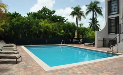 Úszómedence, Outstanding 2bd-2ba in Key Biscayne in Key Biscayne (FL)