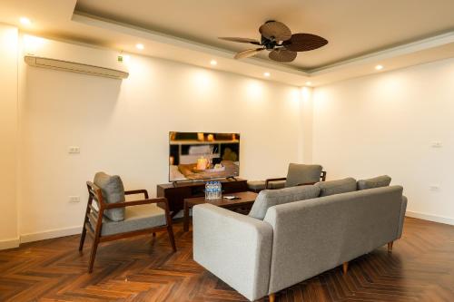 NINE HOUSING West Lake 136 Vu Mien