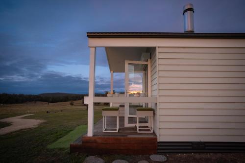 المنظر الخارجي, Banjos Cabin Gippsland - Luxury Eco Stay w King Bed & Pond Valley Views in Heyfield