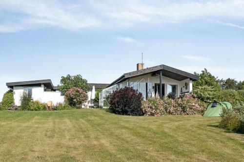 Viesnīcas āriene, Island Weekend Home With Pastels And View in Avernako