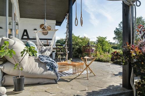 Viesnīcas āriene, Island Weekend Home With Pastels And View in Avernako