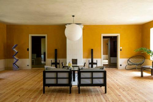 Viesnīcas āriene, Stylish Farm With Designer Interior In Österlen (Stylish Farm With Designer Interior In Osterlen) in Glemmingebro