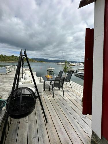 Viesnīcas āriene, Idyllic Cabin At Bømlafjorden With Sea View in Mosterhamn