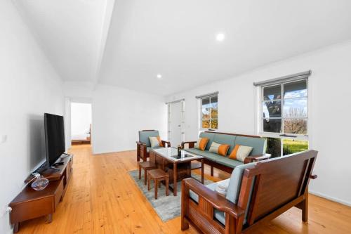 Fully Equipped Balnarring Cottage for 4 w pool in Balnarring