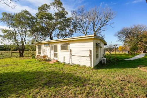 Fully Equipped Balnarring Cottage for 4 w pool in Balnarring