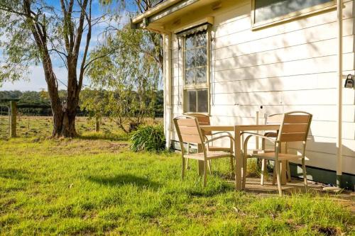 Fully Equipped Balnarring Cottage for 4 w pool in Balnarring