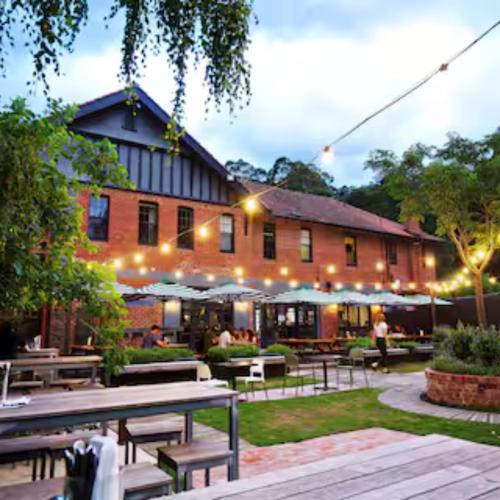 Alpine Hotel, Eat Drink Sleep in Yarra-völgy