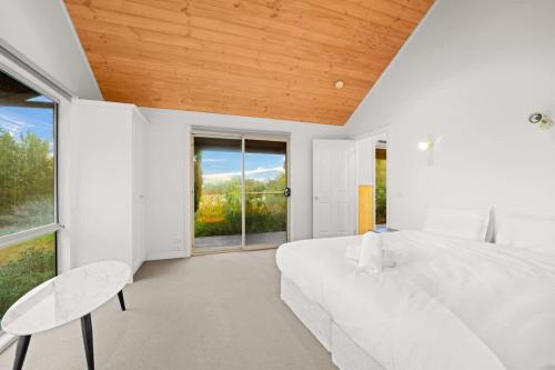 Cozy 2BR Cottage Near Beach & Village Shops in Balnarring