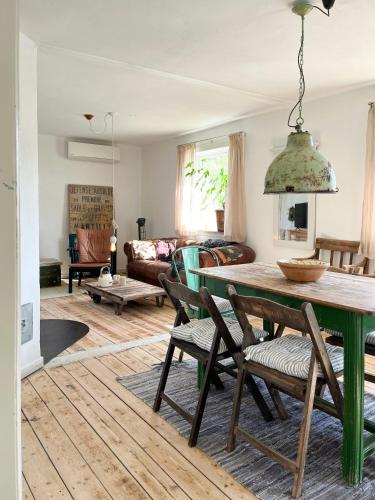 Vista exterior, Rustic Beauty In Thy's Dramatic Nature in Vanga