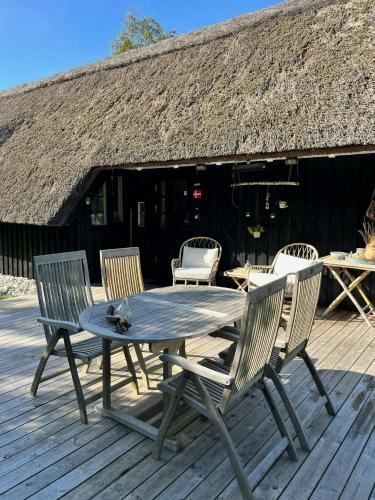A szálláshely kívülről, Thatched Roof House Near Boeslum Beach in Holme