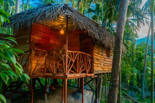 . Wooden Eco Cottage Couple Cabana