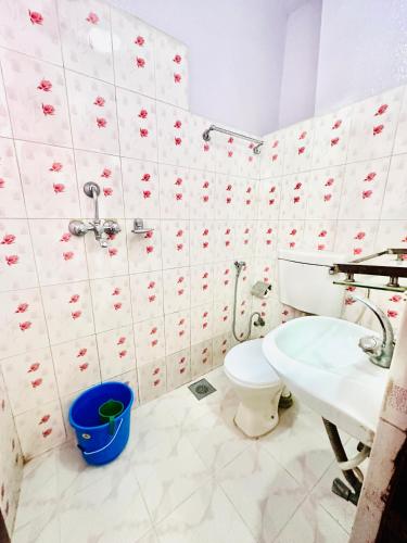 Single Room with Shared Bathroom