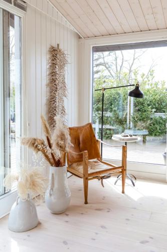 Scandinavian Style And Lake View In Oasis