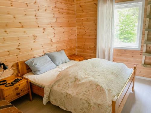 Зовнішній вигляд готелю, Cozy Modern Cabin In West Norway With View in Алфотен