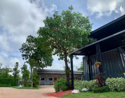 โรงแรมอีสานอินน์ ยโสธร - Easarninn Yasothorn in Yasothon