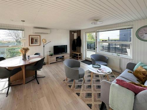 Exterior view, Seaside Cottage With Ocean View At Flovt Beach in Flovt