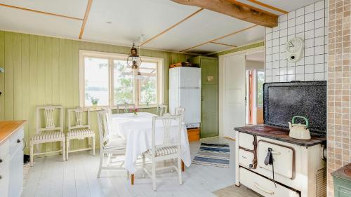 Exterior view, Cabin On Private Island In Stockholm's Archipelago in Malhaga