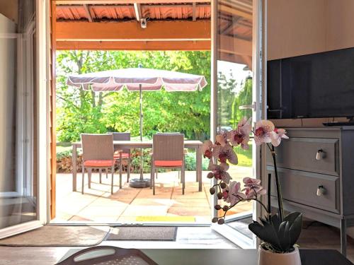 Chalet confortable à Pesmes avec terrasse privative - FR-1-583-477 (Chalet confortable a Pesmes avec terrasse privative - FR-1-583-477) in Pesmes