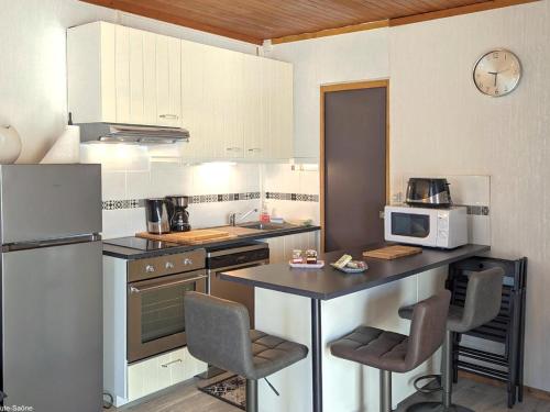 Chalet confortable à Pesmes avec terrasse privative - FR-1-583-477 (Chalet confortable a Pesmes avec terrasse privative - FR-1-583-477) in Pesmes