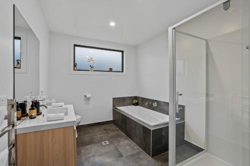 Stunning 3 Bedroom Apartment Queenstown Lake Hayes - image 10