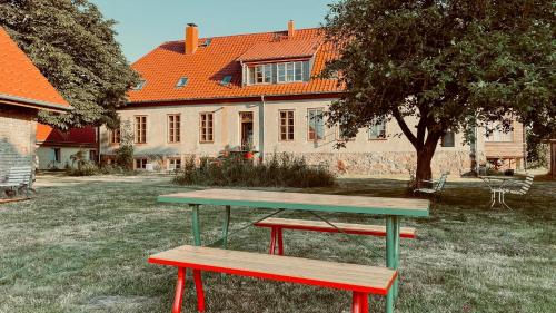 Buitenkant, Cozy Holiday Apartment In The Manor House in Rambin