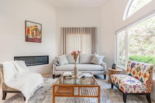 Spacious Central Kirkland Gem with Deck Near Google – khách sạn tại Norkirk