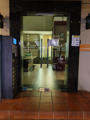Cozzy Motel Malacca - 출입구