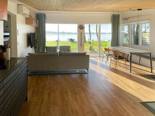 Vista exterior, Holiday Home With Private Pier At Sunds Lake in Sunds