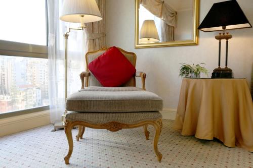 Classic King Room image 2