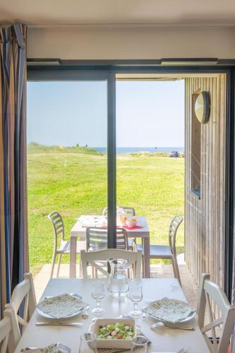2 bedrooms, 5 beds