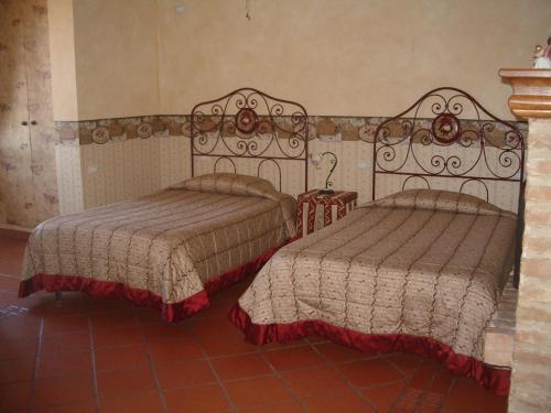 4 twin beds