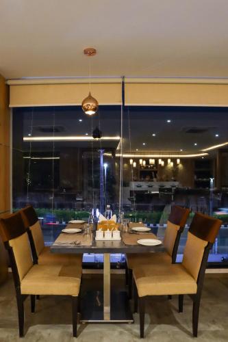 Restaurant, Hotel Ocean Vista Bay in Jalari Peta