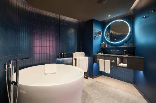 room detail thumbnail 2