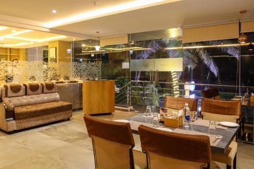 Restaurant, Hotel Ocean Vista Bay in Jalari Peta